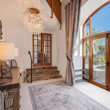 Hébergement de vacances Rose Walls *