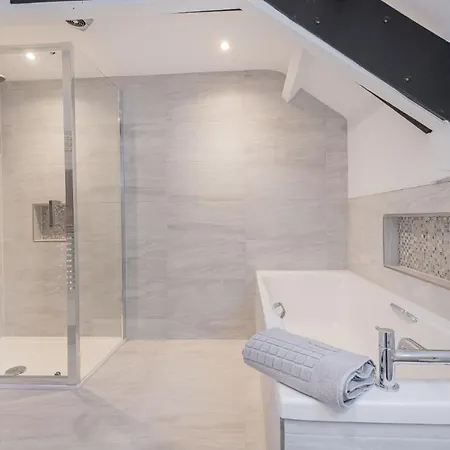 Rose Walls * Stainton (Richmondshire)